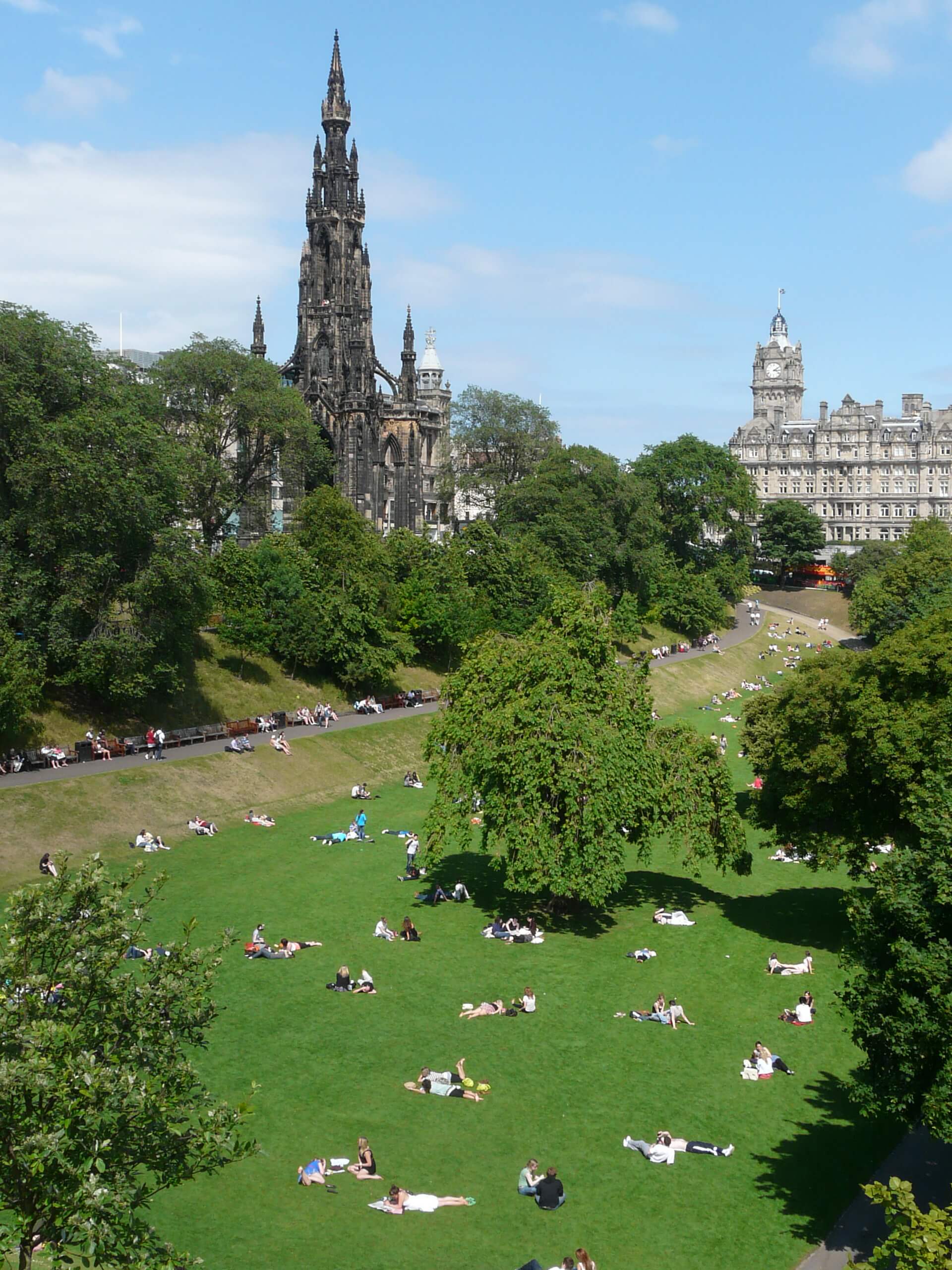 Relaxing in the shadow of the Scott Monument © Norman Miller